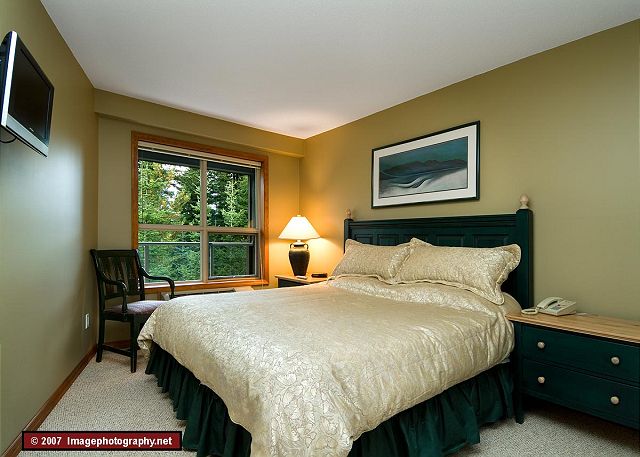 Whistler Aspens on Blackcomb Accommodation 328 Bedroom
